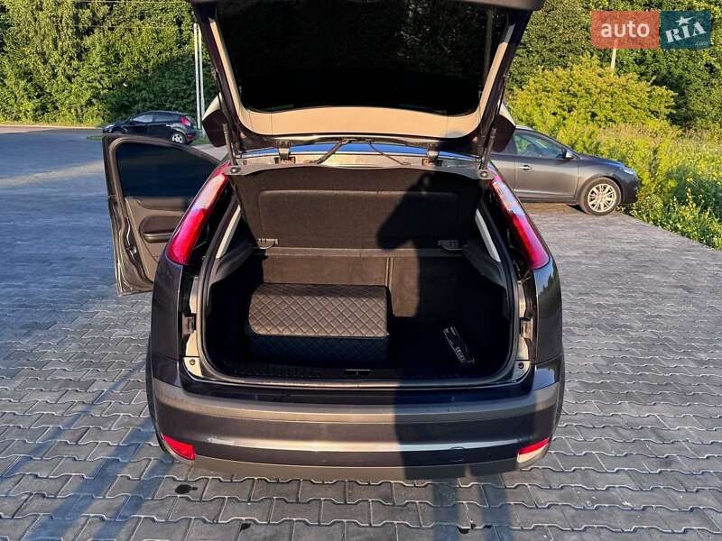 Хэтчбек Ford Focus 2006 в Городке