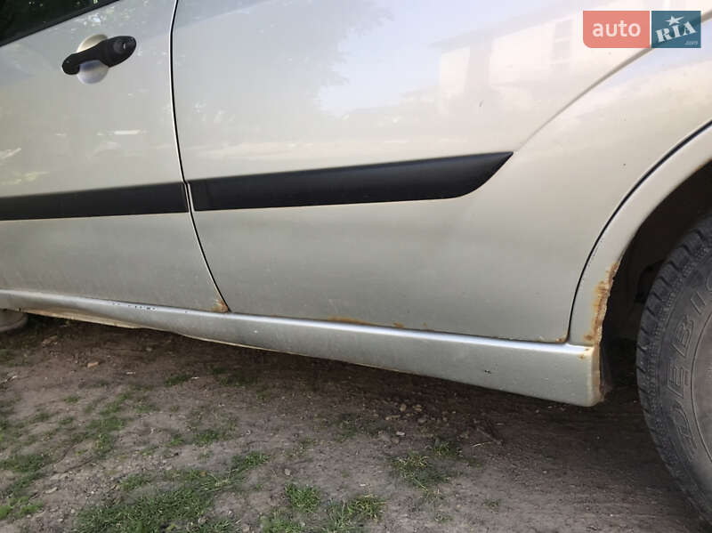 Хэтчбек Ford Focus 2004 в Калуше
