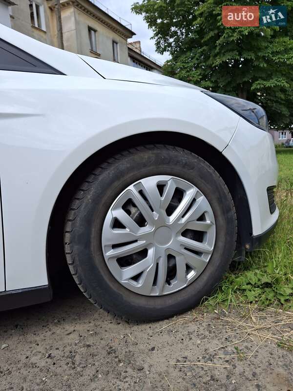 Седан Ford Focus 2013 в Шептицькому фото 12 Седан Ford Focus 2013 в Шептицькому