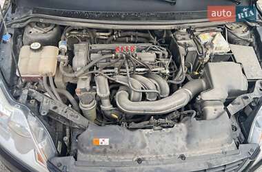 Хэтчбек Ford Focus 2011 в 