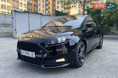 Хэтчбек Ford Focus 2016 в Вишневом