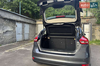 Хэтчбек Ford Focus 2015 в 