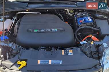 Хетчбек Ford Focus 2013 в 