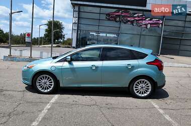 Хэтчбек Ford Focus 2012 в 