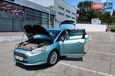 Хэтчбек Ford Focus 2012 в 