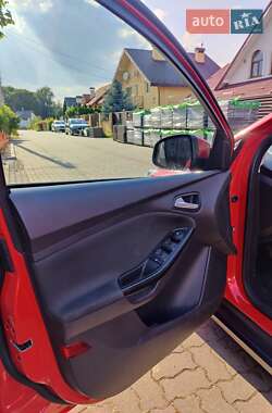 Хэтчбек Ford Focus 2013 в 