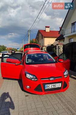 Хэтчбек Ford Focus 2013 в 