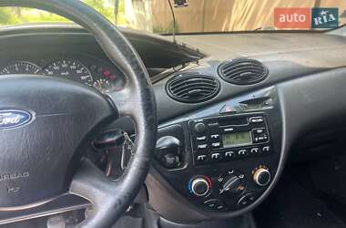 Хэтчбек Ford Focus 2004 в 