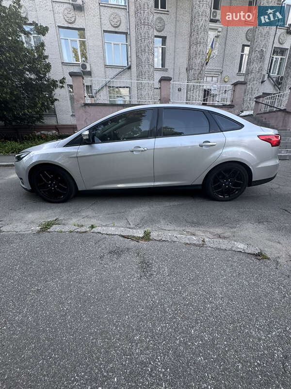 Седан Ford Focus 2016 в Киеве