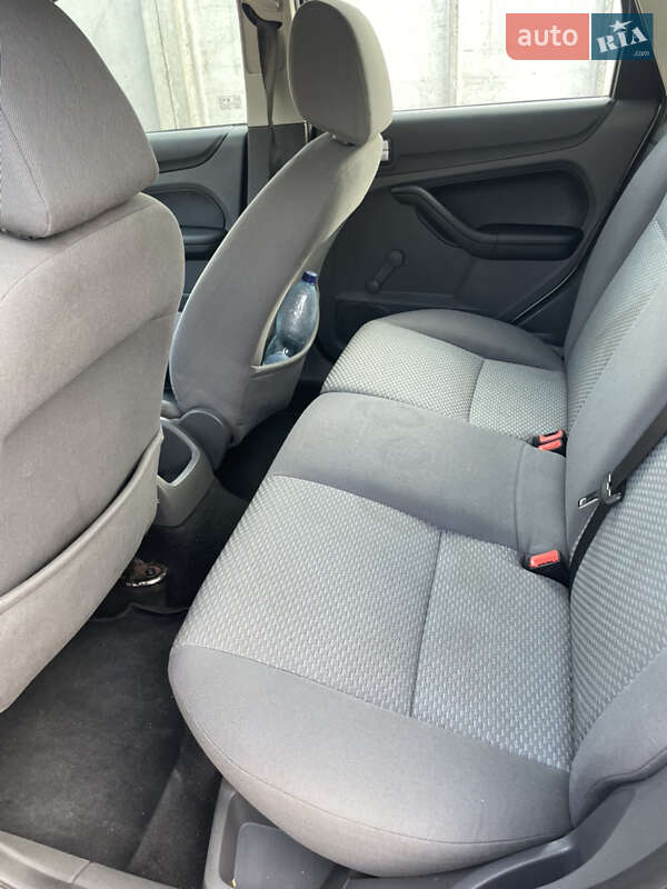 Универсал Ford Focus 2005 в Сарнах