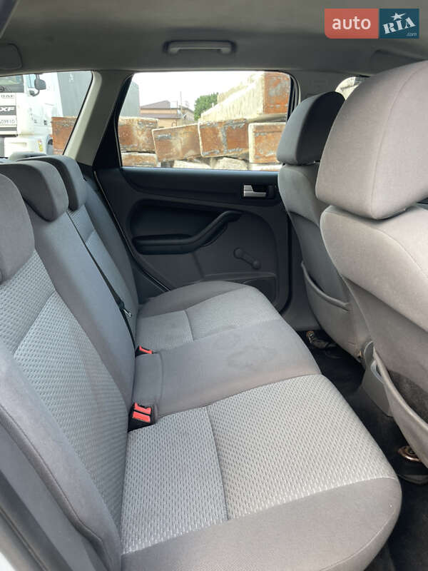 Универсал Ford Focus 2005 в Сарнах