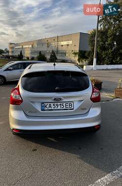Хэтчбек Ford Focus 2012 в 