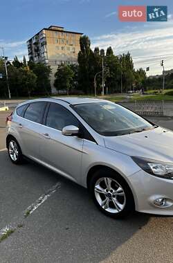 Хэтчбек Ford Focus 2012 в 
