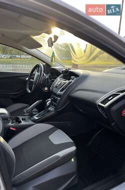 Хэтчбек Ford Focus 2012 в 