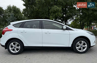 Хэтчбек Ford Focus 2012 в 