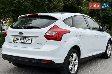 Хэтчбек Ford Focus 2012 в 