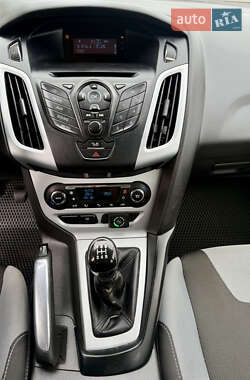 Хэтчбек Ford Focus 2012 в 