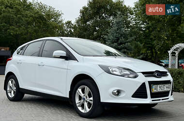 Хэтчбек Ford Focus 2012 в 