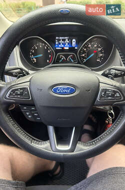 Седан Ford Focus 2016 в 