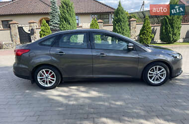 Седан Ford Focus 2015 в 
