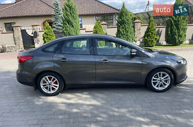 Седан Ford Focus 2015 в 