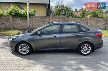 Седан Ford Focus 2015 в 
