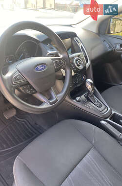 Хэтчбек Ford Focus 2015 в 