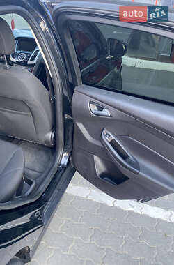 Хэтчбек Ford Focus 2015 в 