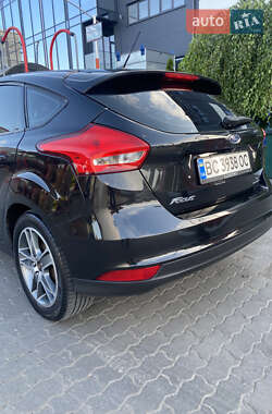 Хэтчбек Ford Focus 2015 в 