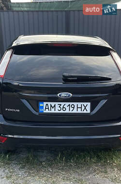 Хэтчбек Ford Focus 2010 в 