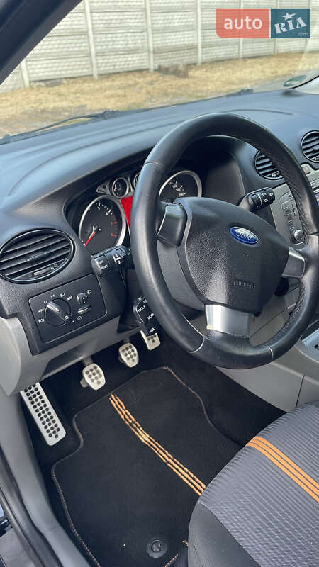 Хэтчбек Ford Focus 2010 в Каменском