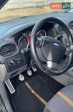 Хэтчбек Ford Focus 2010 в 