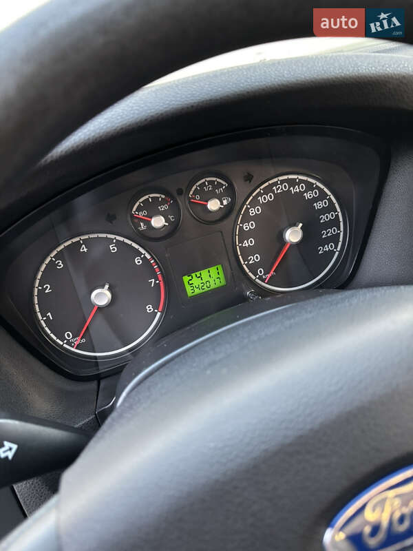 Хэтчбек Ford Focus 2005 в Киеве