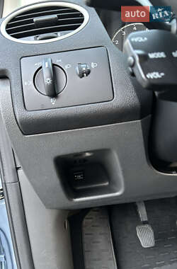 Хэтчбек Ford Focus 2005 в 