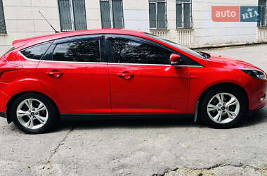 Хэтчбек Ford Focus 2012 в 