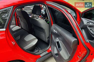 Хэтчбек Ford Focus 2012 в 