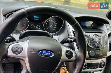 Хэтчбек Ford Focus 2012 в 