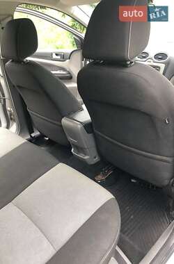 Хэтчбек Ford Focus 2011 в 