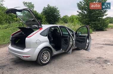 Хэтчбек Ford Focus 2011 в 