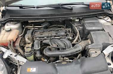 Хэтчбек Ford Focus 2011 в 