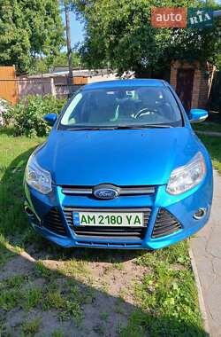 Хэтчбек Ford Focus 2012 в 