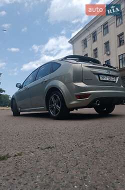Хэтчбек Ford Focus 2010 в 