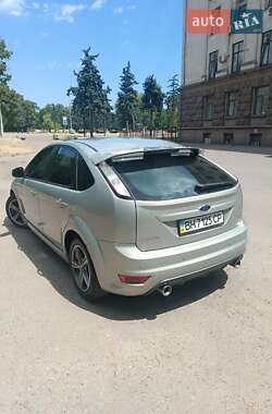 Хэтчбек Ford Focus 2010 в 