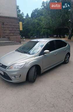 Хэтчбек Ford Focus 2010 в 