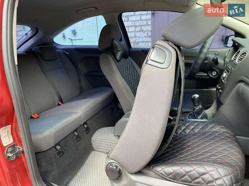 Хэтчбек Ford Focus 2006 в Лозовой