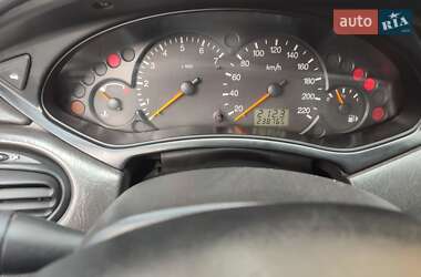 Седан Ford Focus 2002 в 