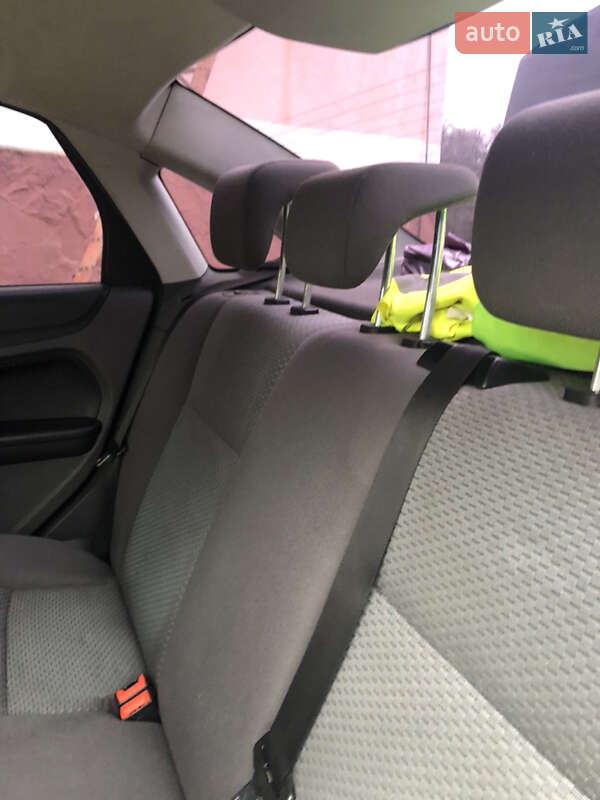Седан Ford Focus 2006 в Бурштыне