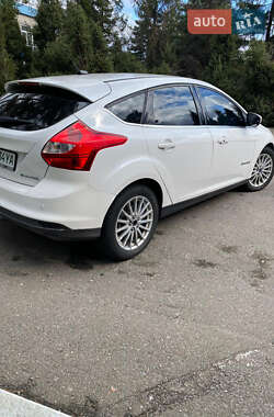 Хэтчбек Ford Focus 2012 в 