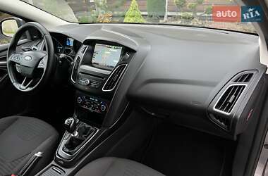 Хэтчбек Ford Focus 2016 в 