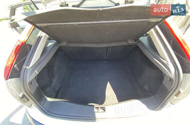 Хэтчбек Ford Focus 2005 в 